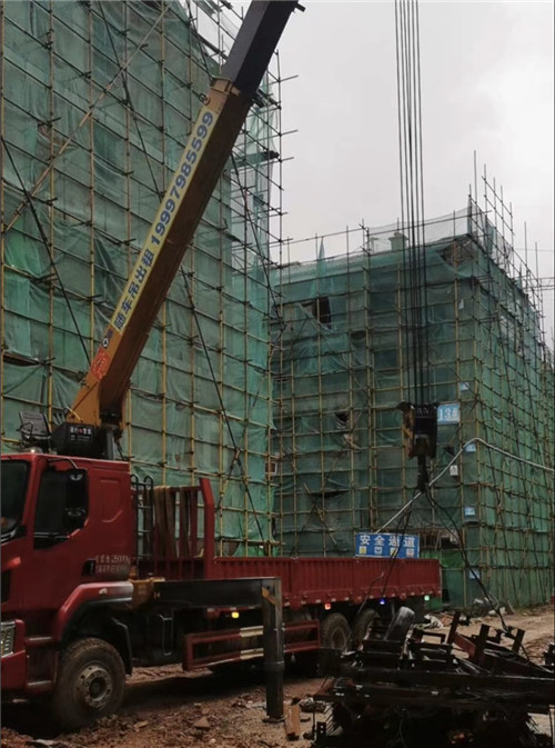 册亨县“慢工细活”—— 吊车的 “微动控制” 技术