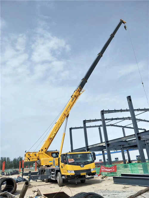 册亨县超高层建筑钢结构吊装案例